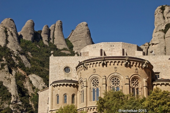 Monserrat surrounded by the peaks